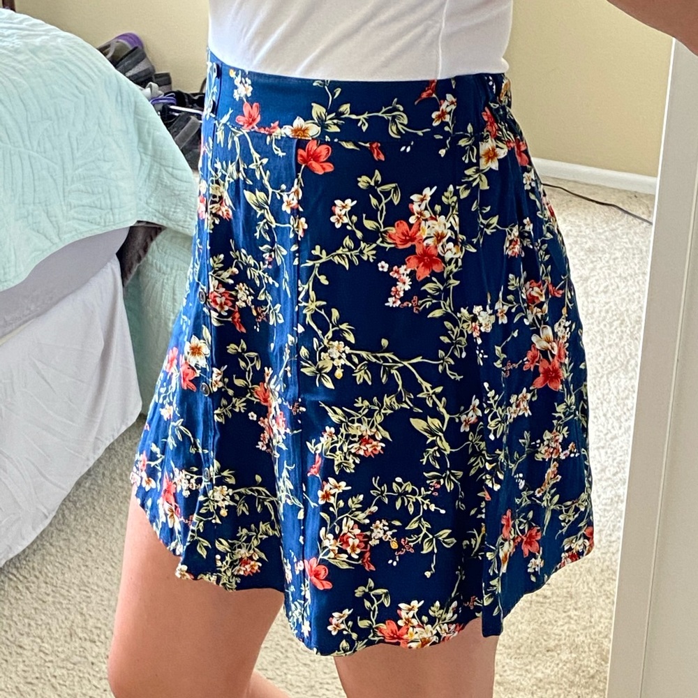 Floral detail mini skirt